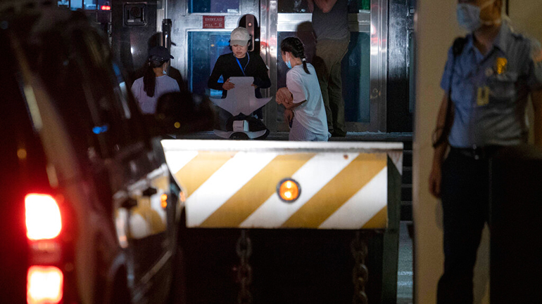 Κίνα: Υποστολή της αμερικανικής σημαίας στο προξενείο των ΗΠΑ στην Τσενγκντού