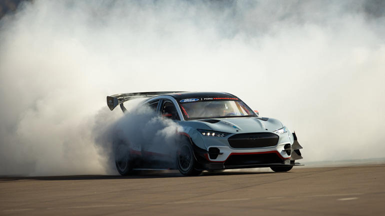 O Ken Block πήρε στα χέρια του τη Mustang Mach-E των 1.419 ίππων