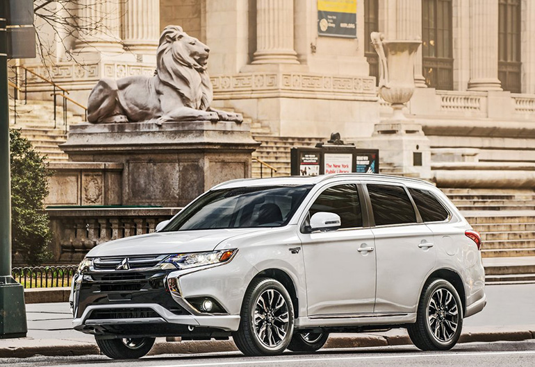 Όλα τα μοντέλα που υπάρχουν στην γκάμα της μάρκας θα συνεχίσουν να πωλούνται (στη φωτό το Mitsubishi Outlander PHEV).
