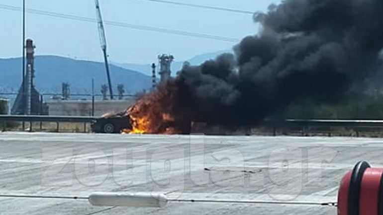 Φωτιά σε αυτοκίνητο στα διόδια της Ελευσίνας