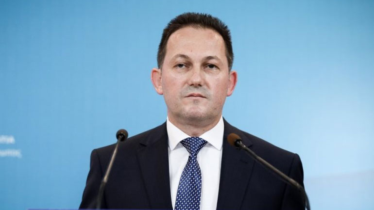 «Αν χρειαστεί, η μάσκα θα γίνει υποχρεωτική και σε άλλους κλειστούς χώρους»