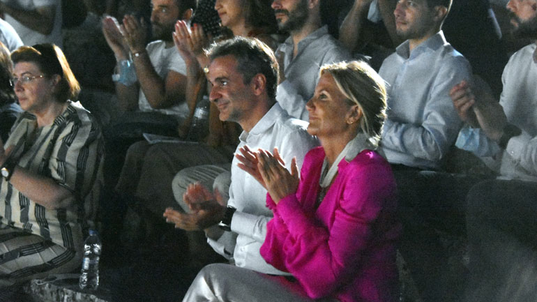 ΣΥΡΙΖΑ: «Πήγε με στρατιωτικό ελικόπτερο ο κ. Μητσοτάκης διήμερο σε Αντίπαρο και Επίδαυρο;»