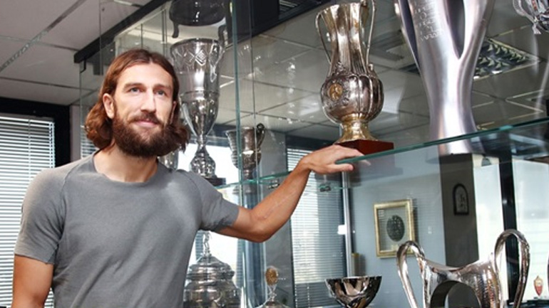 «Έδεσε» Τσιγκρίνσκι η ΑΕΚ