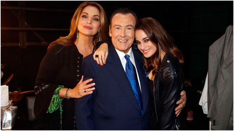 Ο Τόλης Βοσκόπουλος γιόρτασε τα 80α γενέθλιά του με την Άντζελα Γκερέκου στο πλευρό του!