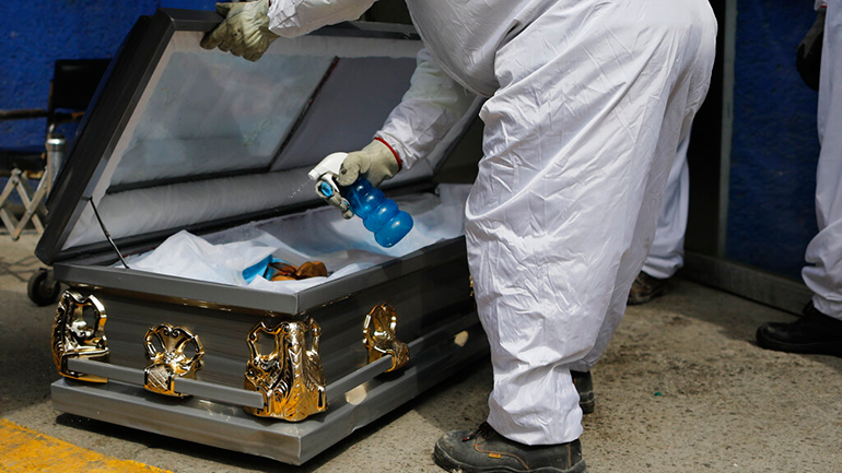 ΗΠΑ: 680 θάνατοι και 57.000 κρούσματα μόλυνσης σε 24 ώρες