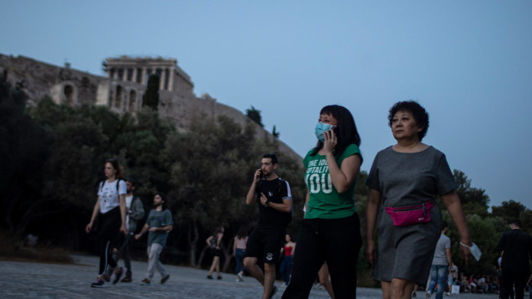 “Μη χαλαρώνετε, ο κορωνοϊός δεν πέρασε ακόμα”