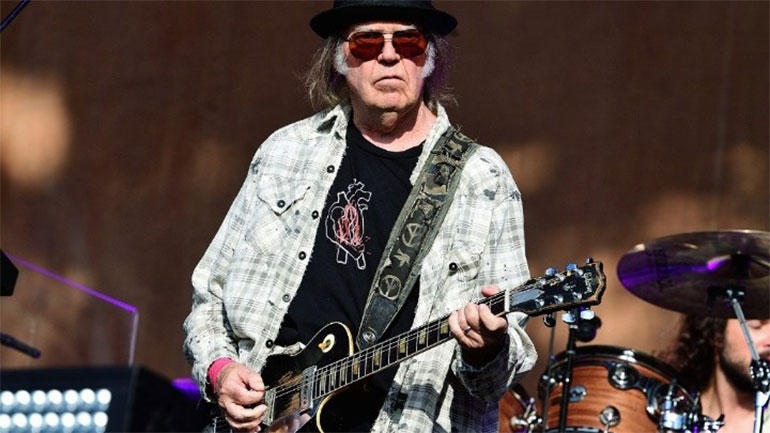 Ο Νιλ Γιανγκ κατά του Ντόναλντ Τραμπ