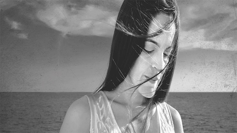 «Το άσπρο μαμά νοσταλγώ» με τη Χριστίνα Μαξούρη