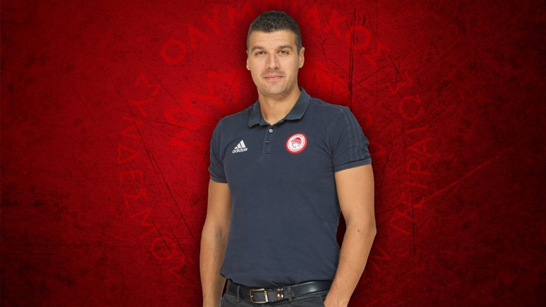 Μπάσκετ γυναικών: Νέο συμβόλαιο με τον Ολυμπιακό ο Παντελάκης