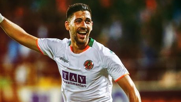 Στο στόχαστρο της Λάτσιο ο Τάσος Μπακασέτας