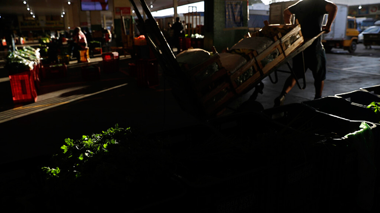 Θερίζει ο COVID-19 στη Βραζιλία: 1.595 θάνατοι και 69.000 κρούσματα σε 24 ώρες