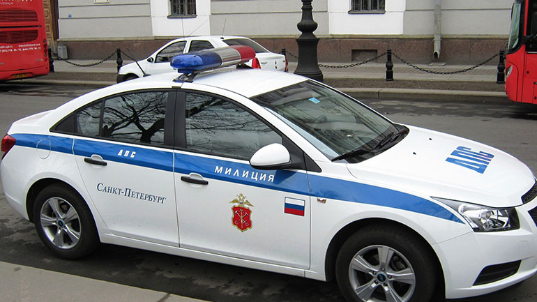 Ρωσία: Αμερικανός καταδικάστηκε σε φυλάκιση εννέα ετών για επίθεση σε αστυνομικούς