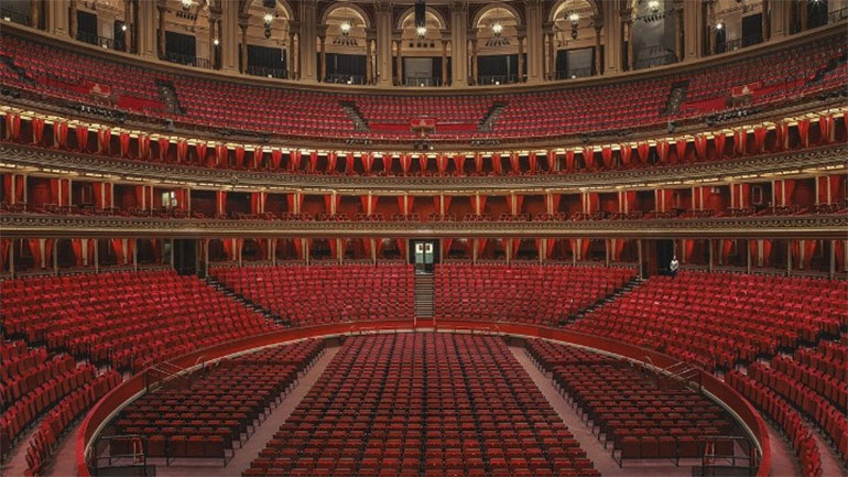 Tα άδεια θέατρα του Λονδίνου φωτογράφισε η Joanna Vestey