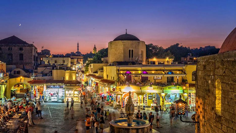 Ζει και βασιλεύει η αισχροκέρδεια στη Ρόδο: 30 ευρώ για δύο μπίρες και αναψυκτικό