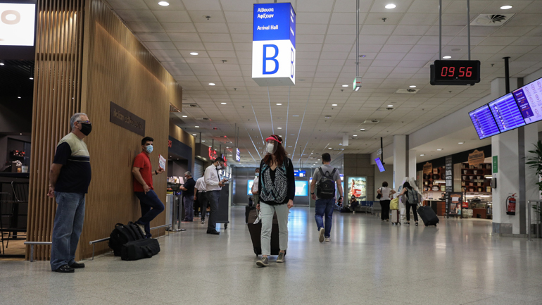 Νέες οδηγίες από την ΥΠΑ: Για ποιες χώρες παρατείνεται η αναστολή πτήσεων