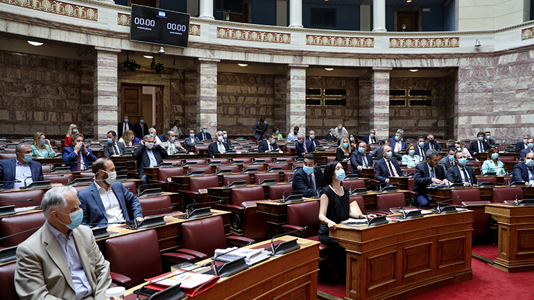 Βουλή: Υπερψηφίστηκε το νομοσχέδιο του υπουργείου Υγείας