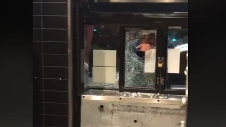 Έσπασε το τζάμι επειδή δεν πήρε το παγωτό του