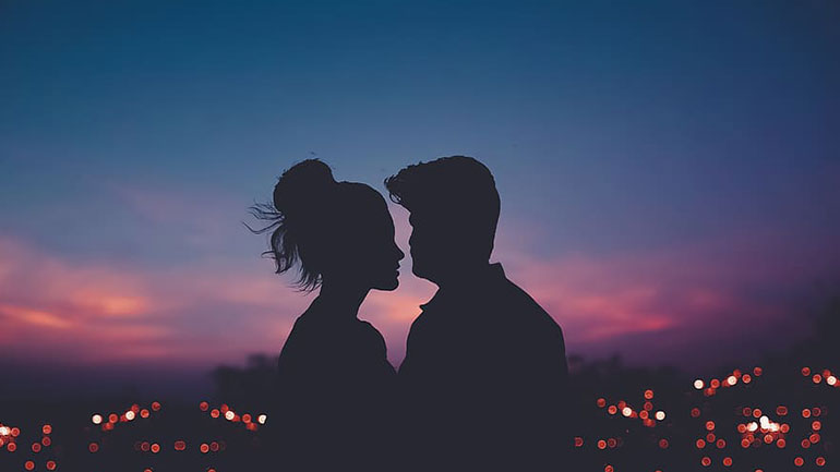 Πόσο ειλικρινείς είναι οι δυο σύντροφοι όταν συζητούν για το σεξουαλικό τους παρελθόν;