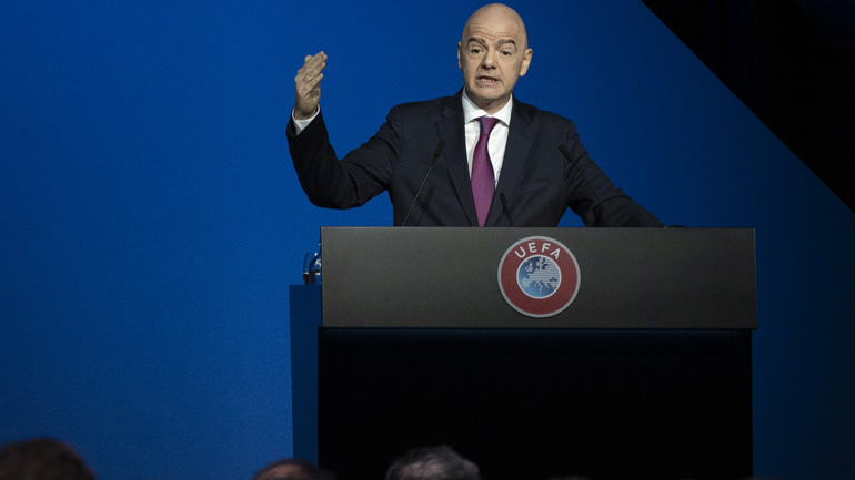 Μπλάτερ: «Πρέπει να φύγει ο Ινφαντίνο»