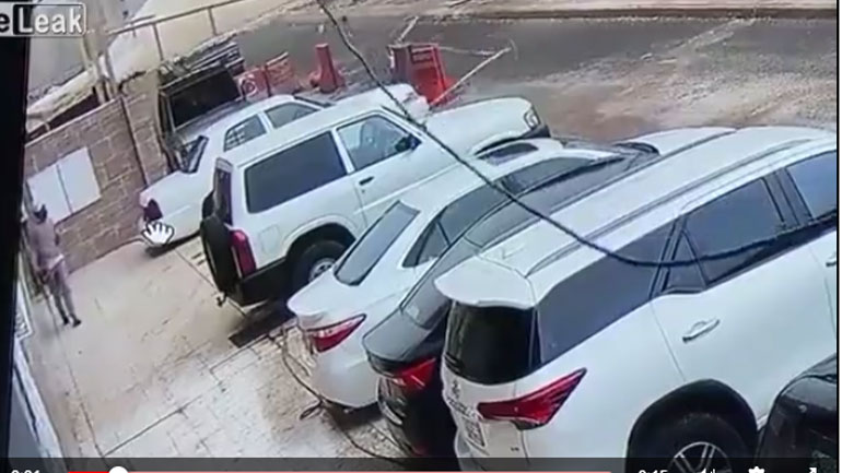 Έπεσε ο τοίχος και έκανε τα αυτοκίνητα… «αλοιφή» Έπεσε ο τοίχος και έκανε τα αυτοκίνητα… «αλοιφή»