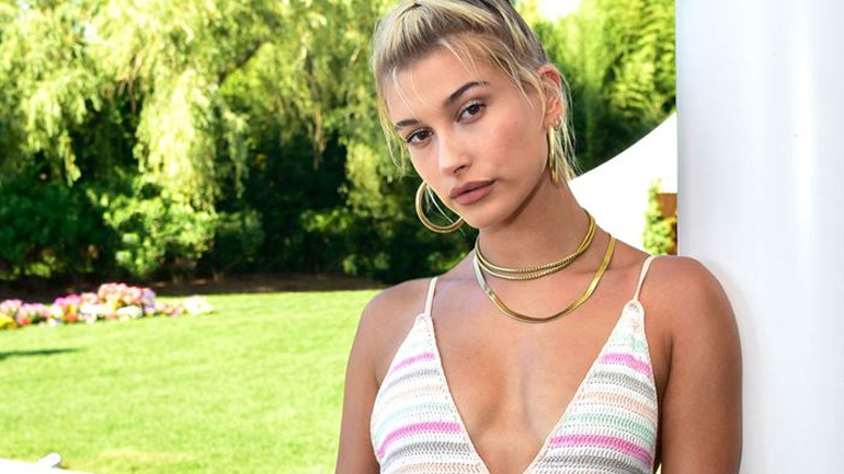 Η skincare ρουτίνα της Hailey Bieber για αψεγάδιαστη επιδερμίδα