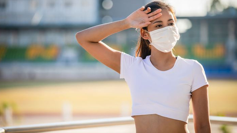 Maskne: Η ακμή που προκαλείται από τη μάσκα προστασίας