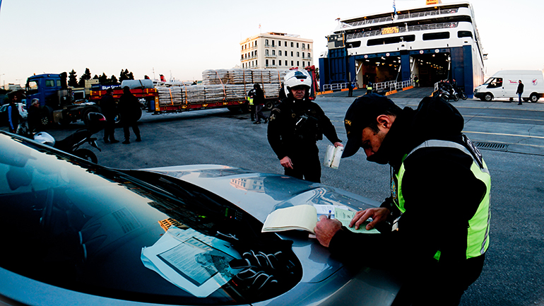 Εκτεταμένοι έλεγχοι από το Λιμενικό σε επιβάτες για την τήρηση των περιοριστών μέτρων