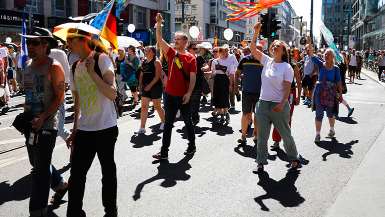 Γερμανία: Δεκάδες χιλιάδες αρνητές της πανδημίας διαδηλώνουν σήμερα στο Βερολίνο
