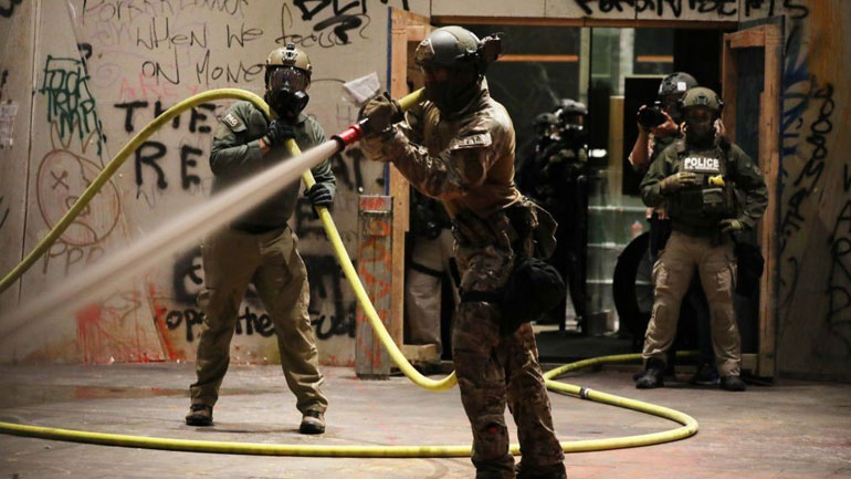 Τραμπ:  Οι ομοσπονδιακές δυνάμεις θα παραμείνουν στο Πόρτλαντ