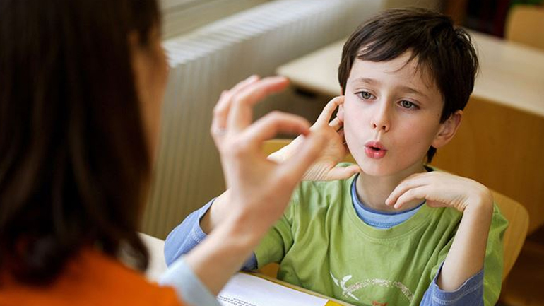 Τι να κάνετε αν το παιδί σας τραυλίζει;