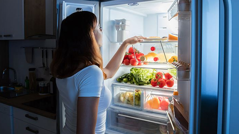 Tips για να σταματήσετε το βραδινό τσιμπολόγημα