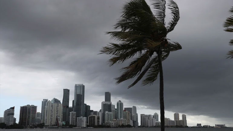 Ο «Ησαΐας» πλησιάζει τις ΗΠΑ και είναι επικίνδυνος