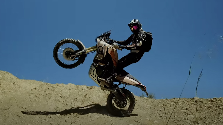 The Seeker: Τα βίντεο μοτοσυκλέτας όπως  θα έπρεπε να είναι