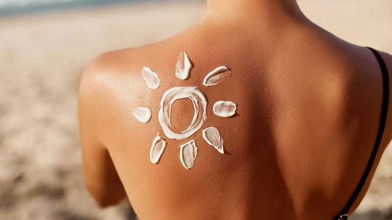 Τι να κάνετε με το αντηλιακό που σας περίσσεψε από πέρυσι;