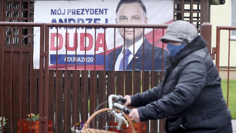 Πολωνία: Αδιάλειπτοι έλεγχοι σε καταστήματα για την αποτροπή της εξάπλωσης της πανδημίας