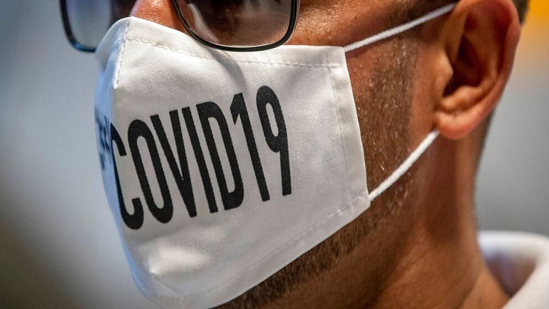 Οι ασυμπτωματικοί ασθενείς με COVID-19 μπορεί να μεταδίδουν τον ιό ακόμα και χωρίς φυσική επαφή