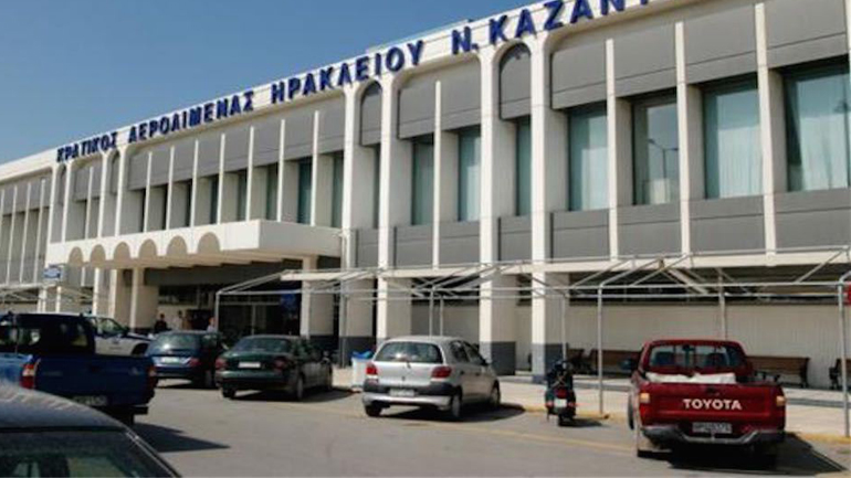 Ογδόντα συλλήψεις για πλαστογραφία ταξιδιωτικών εγγράφων στον αερολιμένα του Ηρακλείου