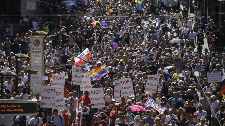 Το Βερολίνο καταδικάζει τις διαδηλώσεις κατά των μέτρων αντιμετώπισης της πανδημίας