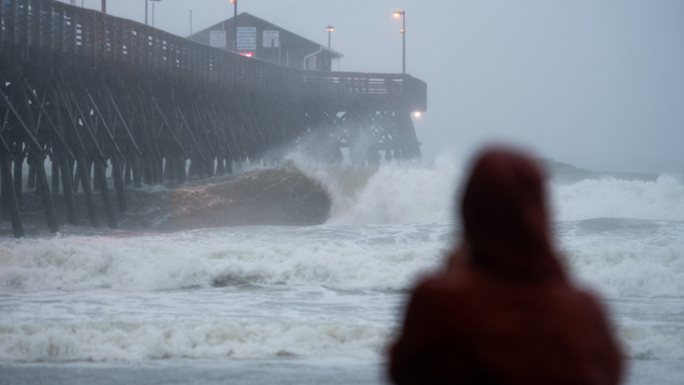 Η τροπική καταιγίδα Ησαΐας σαρώνει τις ΗΠΑ