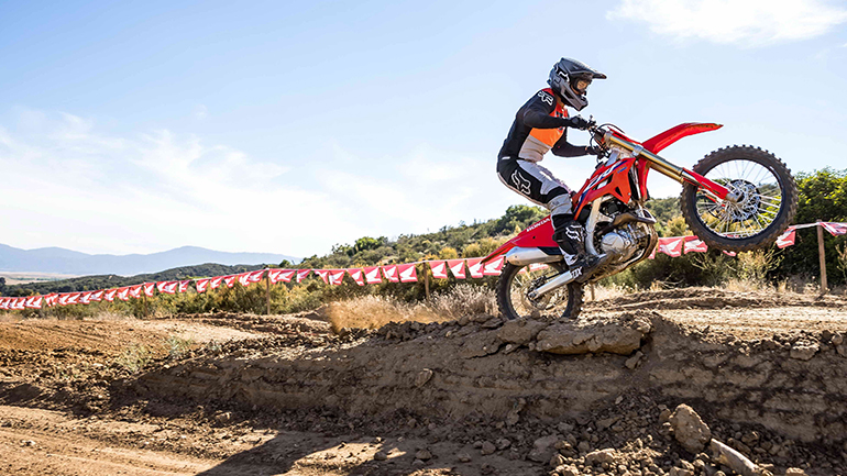 Honda CRF450R/RX MY2021: Κόκκινος πυρετός στο χώμα 