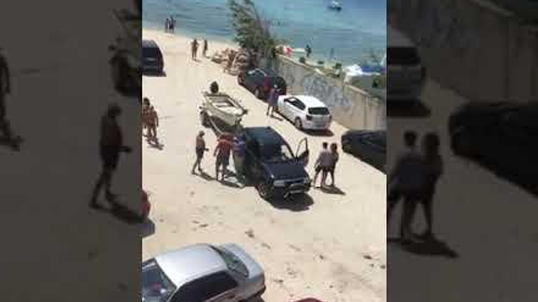 Άγριο ξύλο σε παραλία της Χαλκιδικής για μια βάρκα