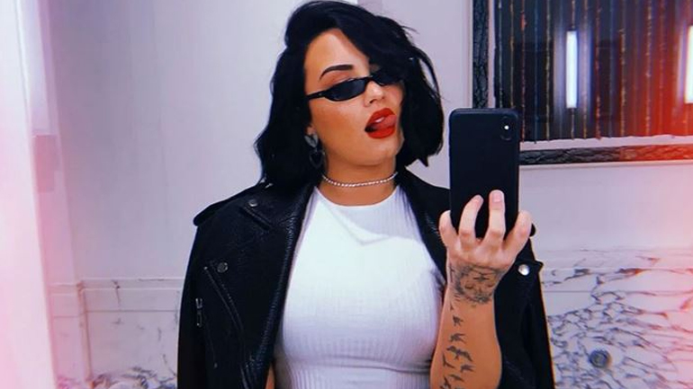 H Demi Lovato μόλις υιοθέτησε τo πιο cool nail art του καλοκαιριού
