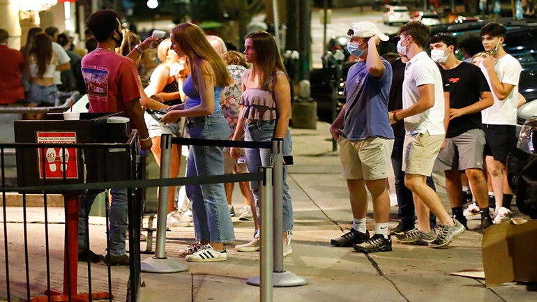 O ΠΟΥ ρωτάει τους νέους: «Πρέπει πραγματικά να πάτε σε πάρτι;»