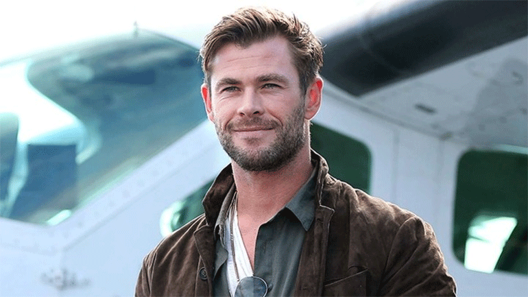 Ο Κρις Χέμσγουορθ κολυμπάει με καρχαρίες για το National Geographic