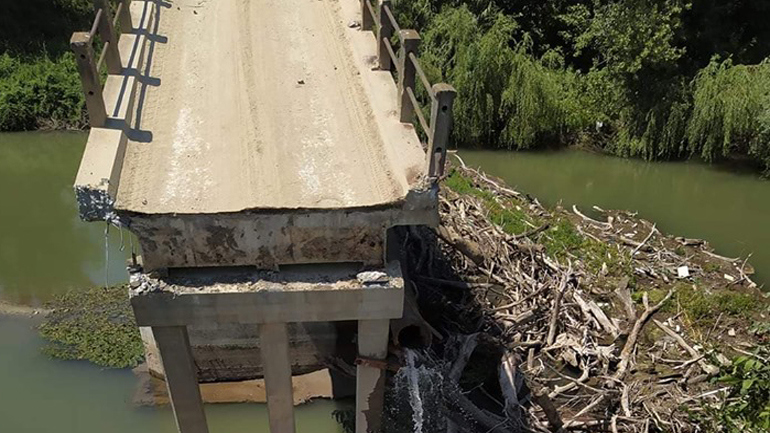 Κατέρρευσε τμήμα παλιάς γέφυρας στον Αγγίτη Σερρών
