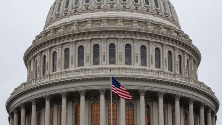 Λευκός Οίκος και Δημοκρατικοί στο Κογκρέσο προσβλέπουν σε μία συμφωνία για τον κορωνοϊό