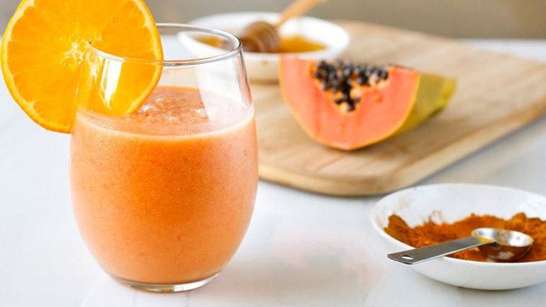Smoothie με παπάγια για επίπεδη κοιλιά πριν από την παραλία