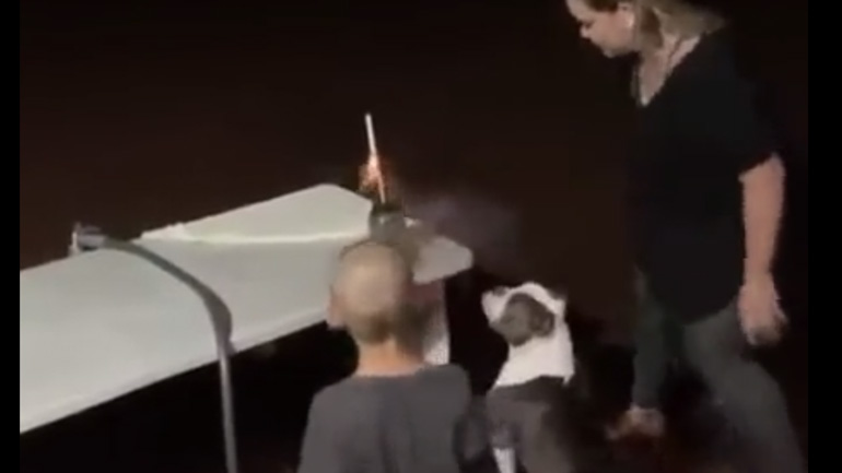 Ο σκύλος και το πυροτέχνημα