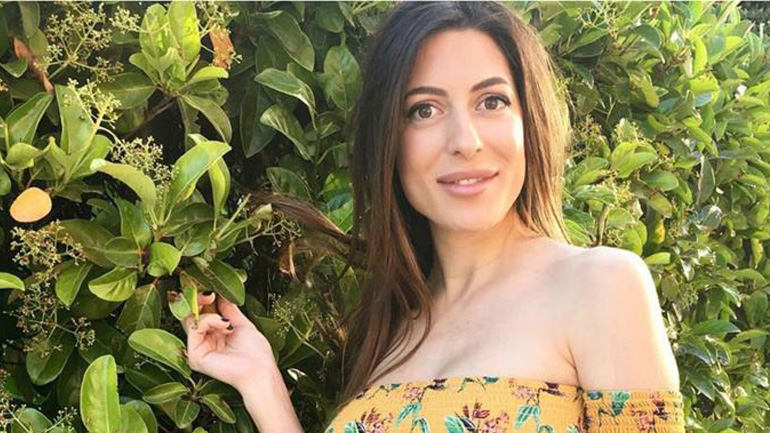 H Φλορίντα Πετρουτσέλι ποζάρει με μαγιό 3 μήνες μετά τη γέννηση του γιου της