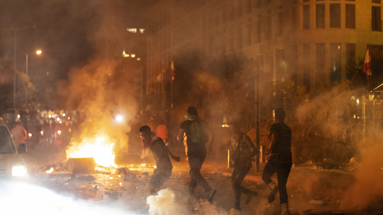 Λίβανος: Δακρυγόνα εναντίον αντικυβερνητικών διαδηλωτών στη Βηρυτό